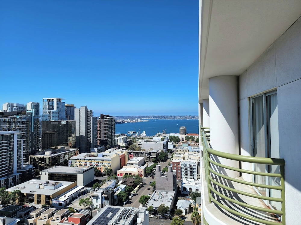 Courtyard by Marriott San Diego Downtown Little Italy 58/64