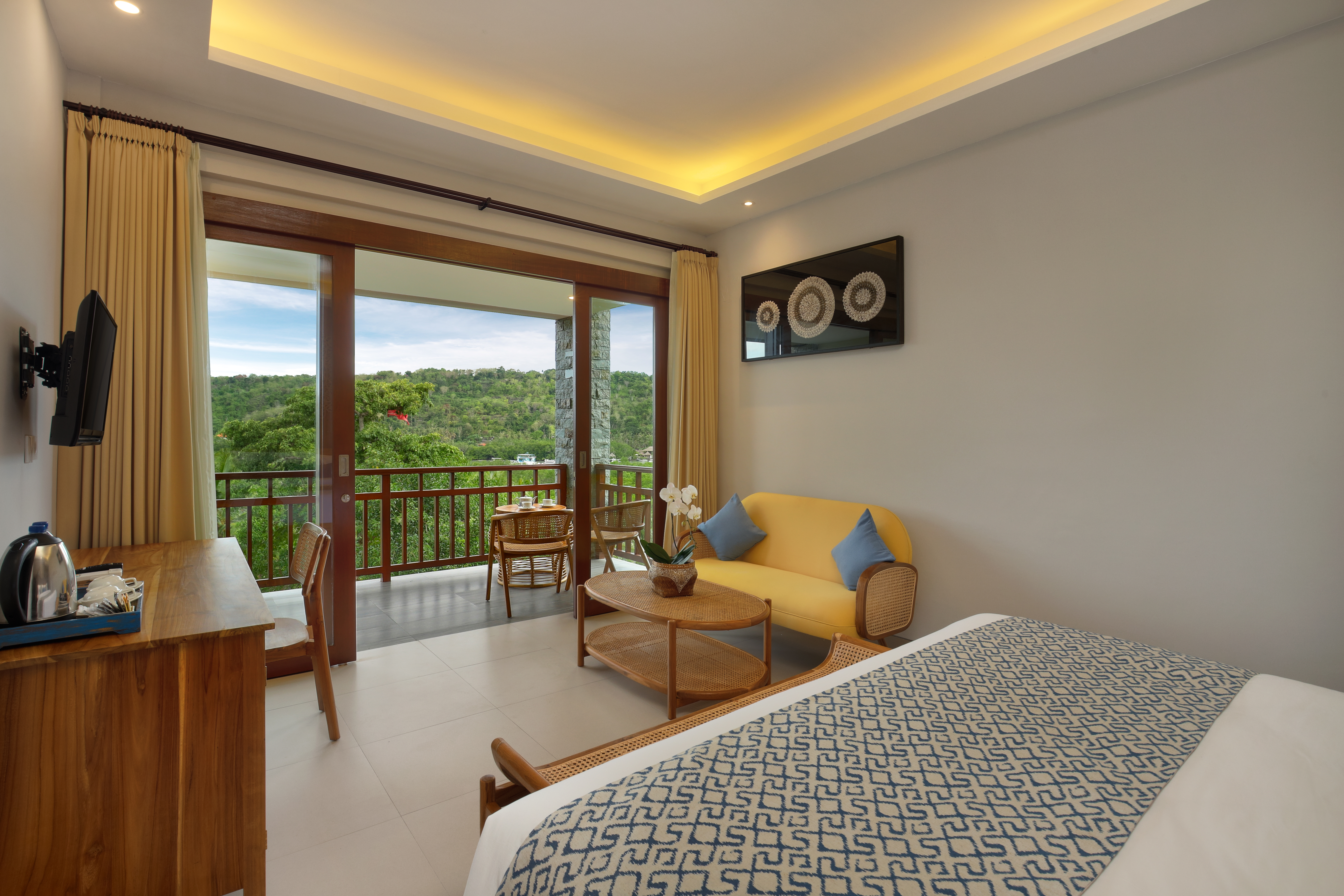 Acala, Suite