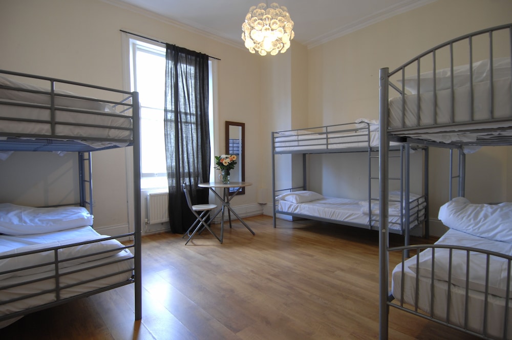 The Londonears Hostel 6/16