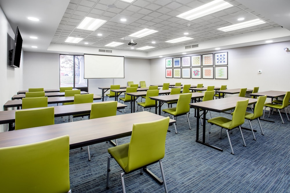 Holiday Inn Express Hotel And Suites Fort Wayne 52/57