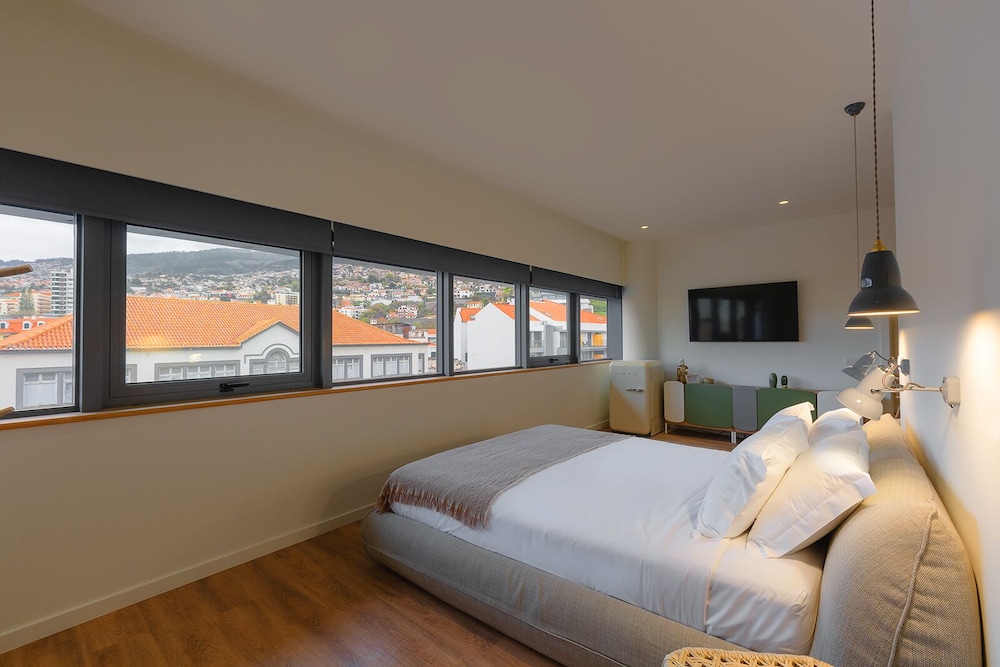 Three House Hotel 3/41