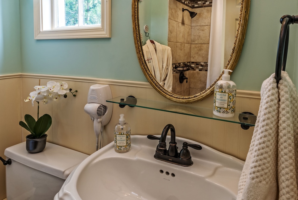 Silver Heart Inn and Cottages 40/70