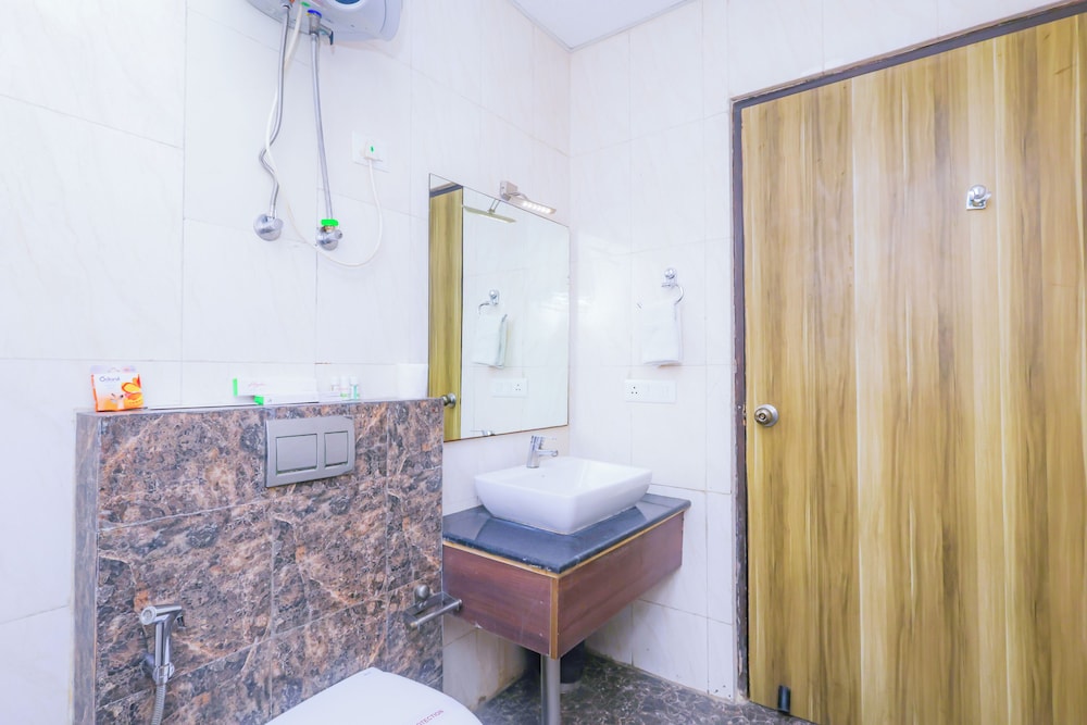 Hyphen Business Hotel 50/50