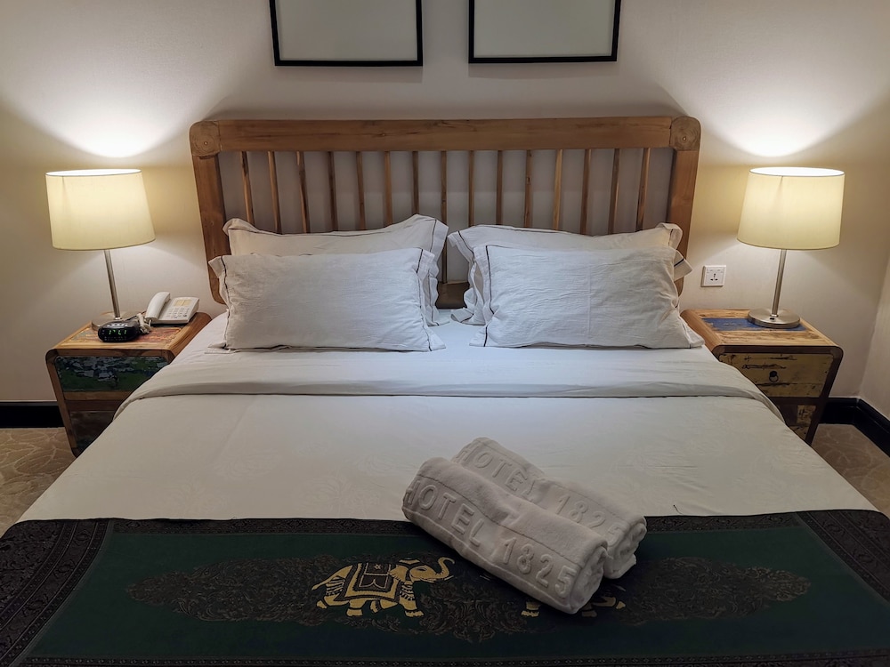 1825 Gallery Hotel 24/50