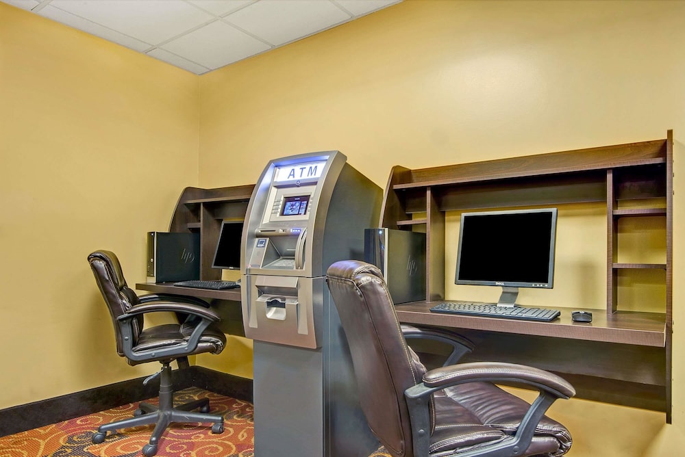 Super 8 By Wyndham Stamford/New York City Area 20/24