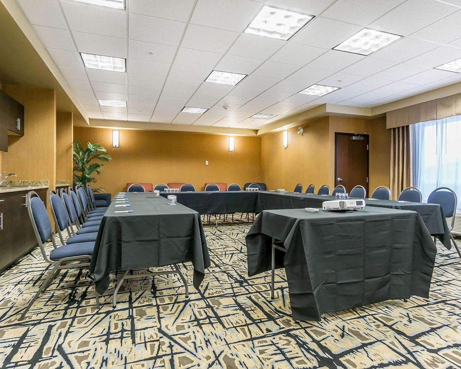 Comfort Inn & Suites Edmonton International Airport 24/28