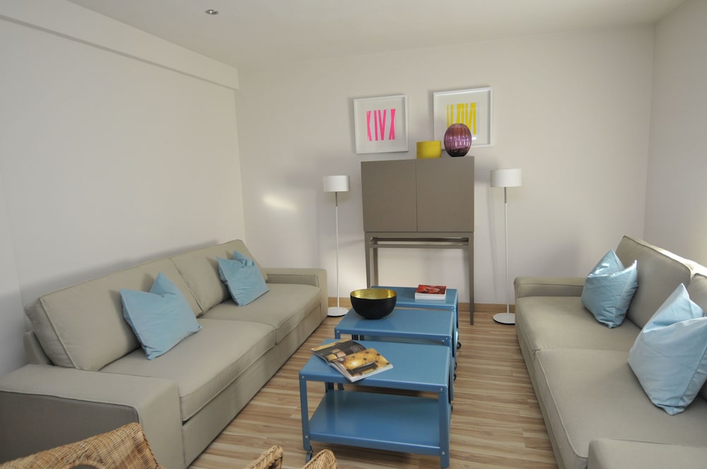 Mola Suites 18/32