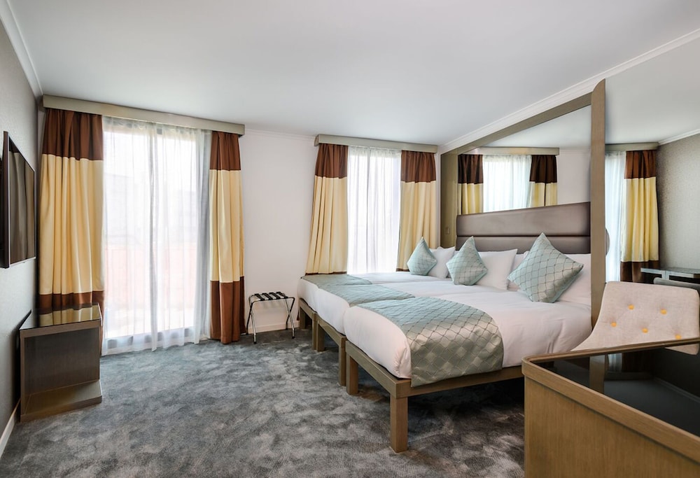 ROOM, TRIPLE