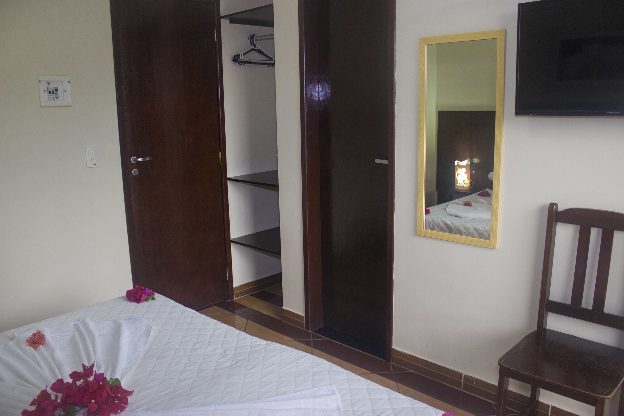 1 BEDROOM, BASIC, TRIPLE