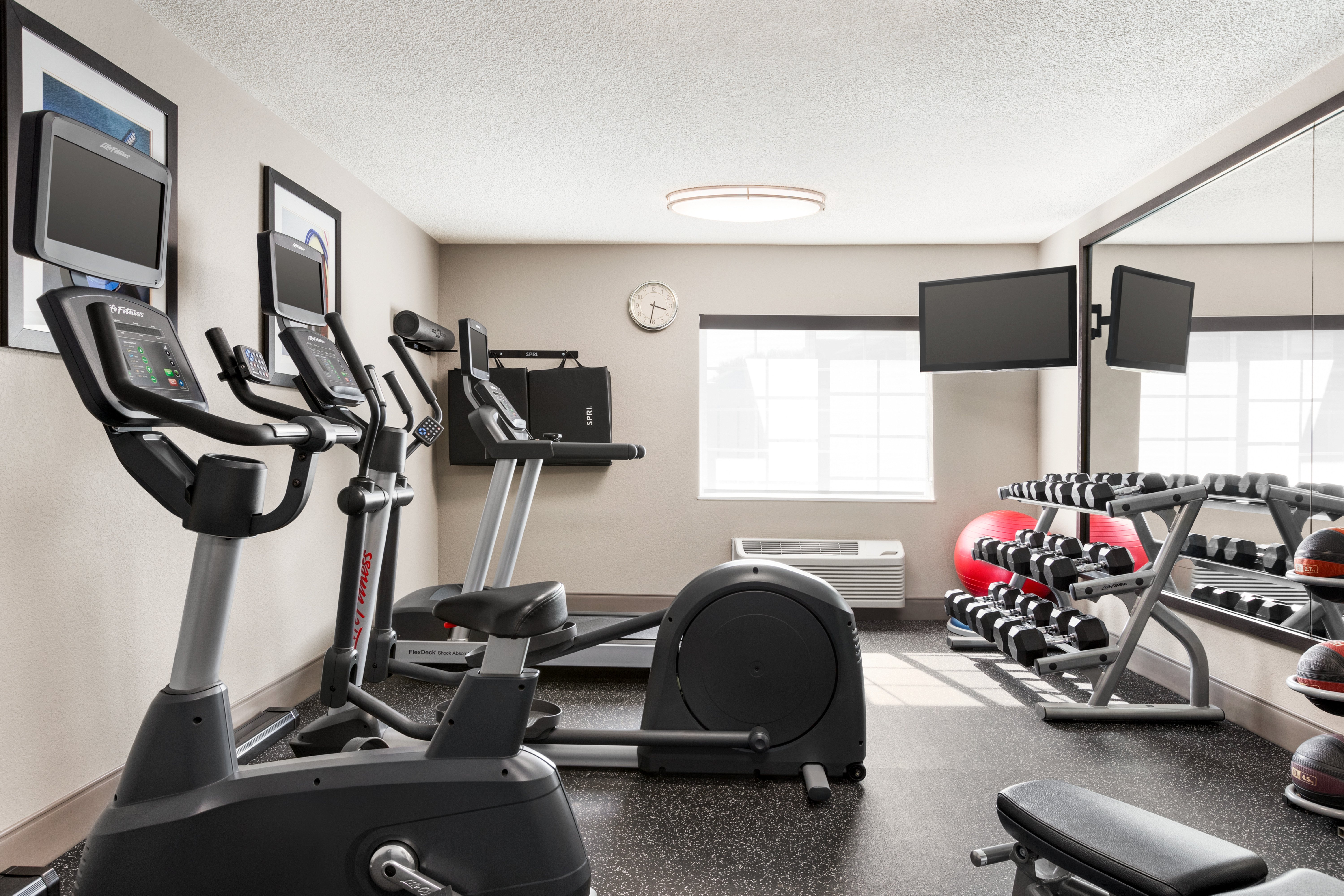 HOLIDAY INN EXPRESS BOWLING GREEN 37/72