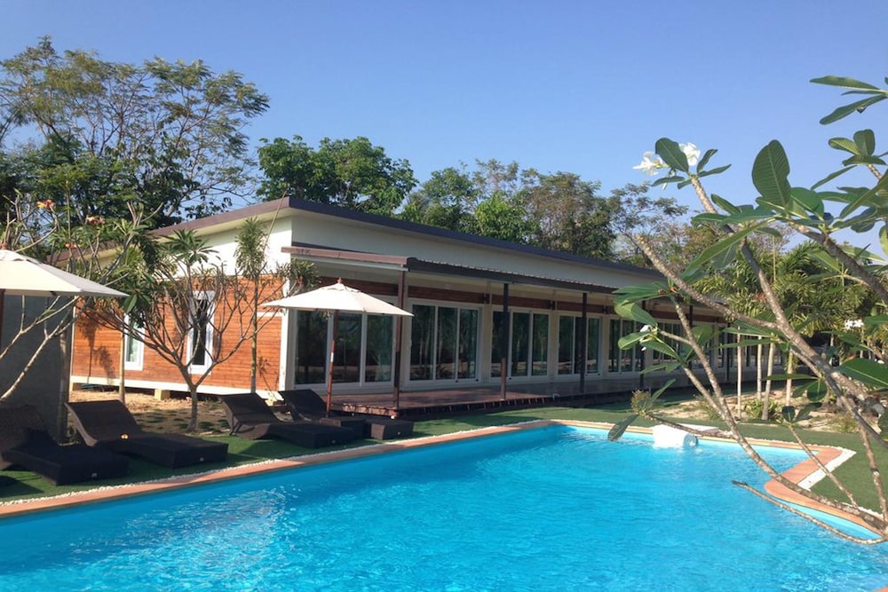Check In & Chill Out Laem Sok Pier 4/28
