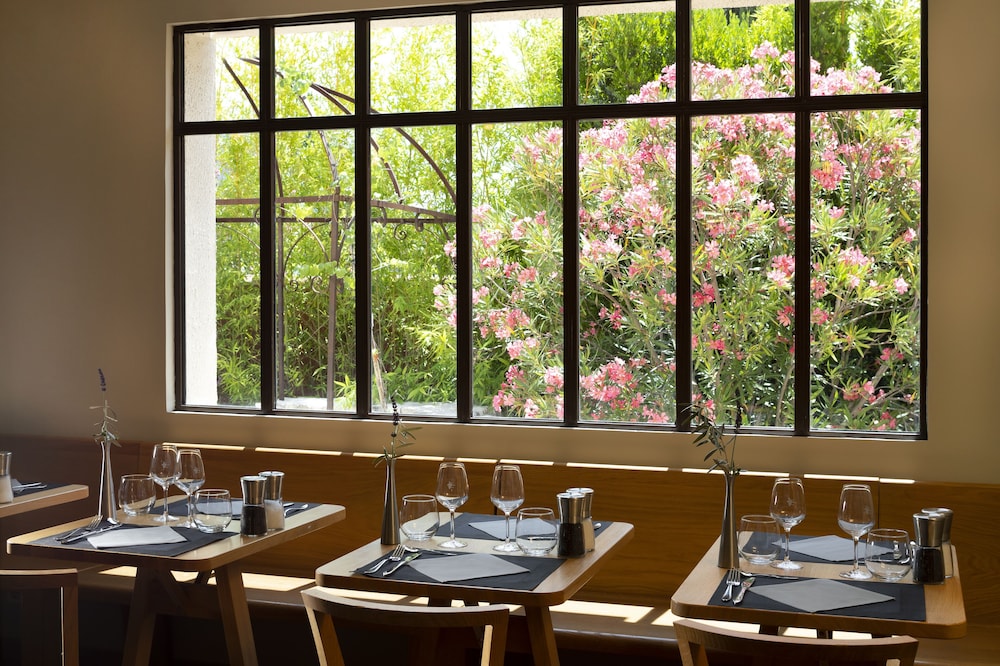Terre de Provence Hotel and Spa 62/68