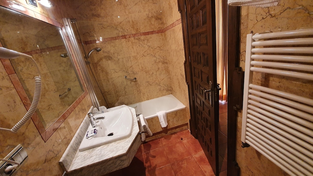 Coso Viejo Hotel 58/61