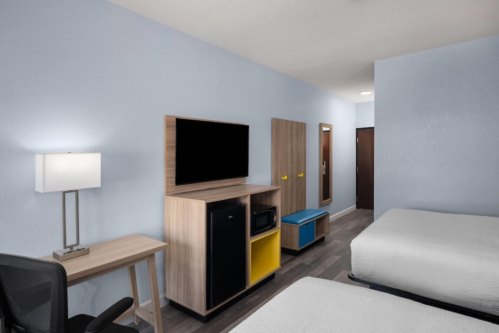 Days Inn by Wyndham Dodge City 48/56
