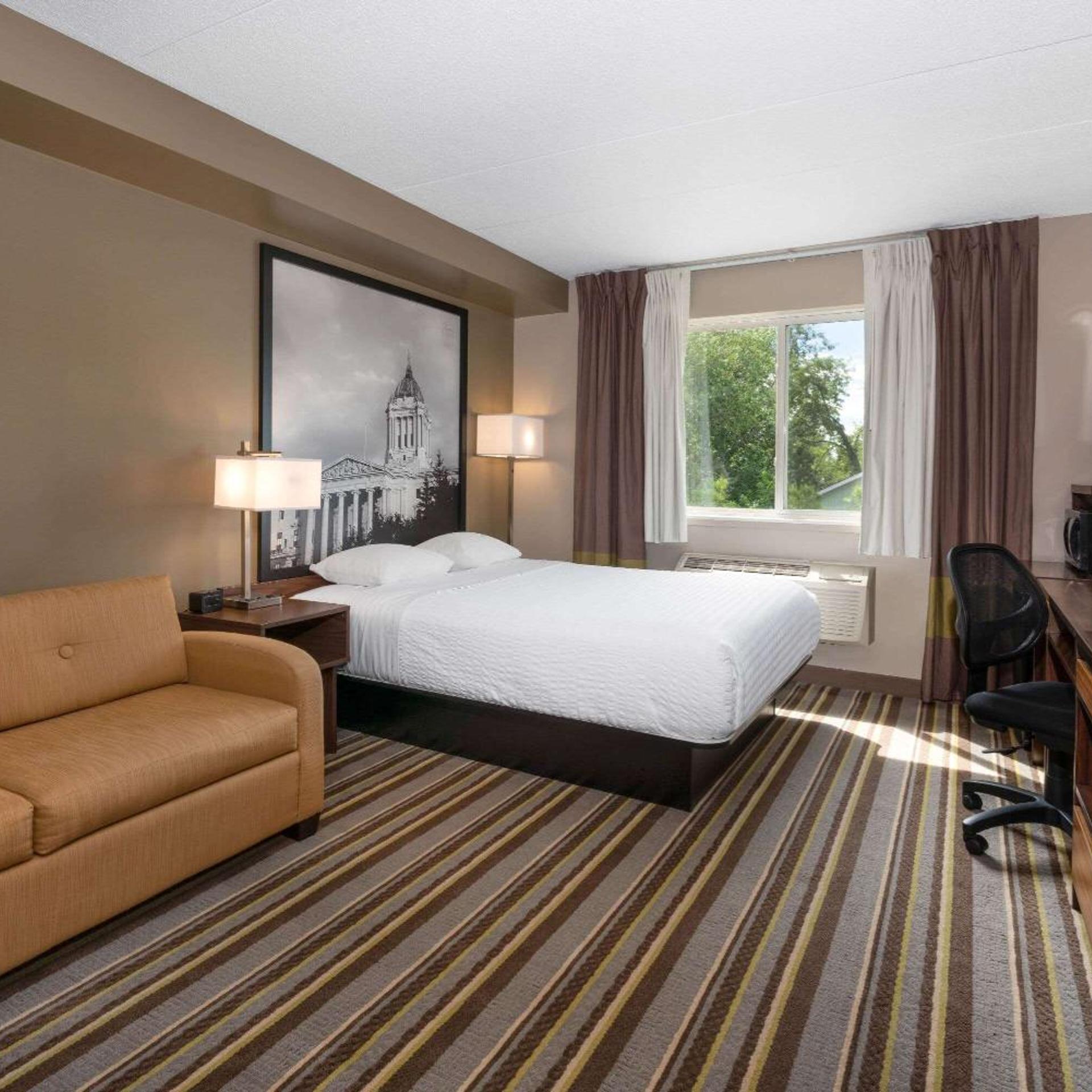 غرفة بزنس بسرير كوين مع أريكة، Super 8 by Wyndham Winnipeg West 8/10