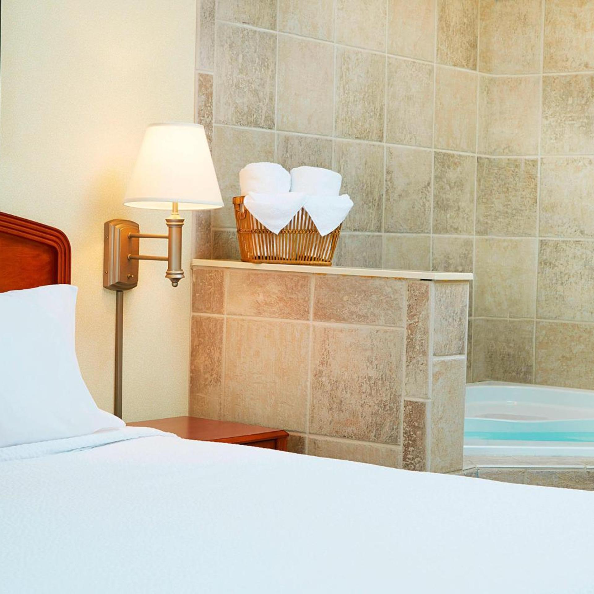 Room, King Bed, Jetted Tub