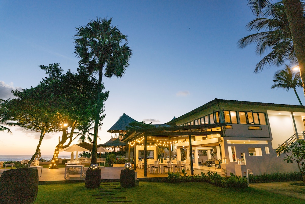 Legong Keraton Beach Hotel 8/70