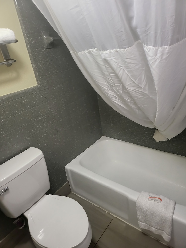 Baymont by Wyndham Williamsburg 43/45