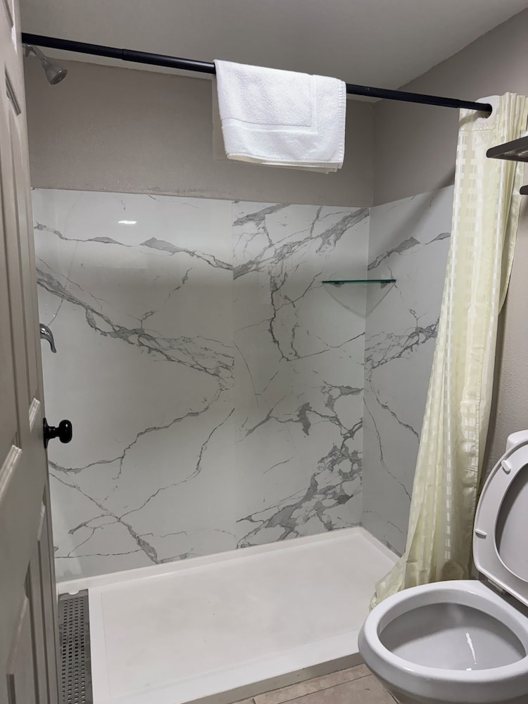 Travelodge by Wyndham Venice 43/46