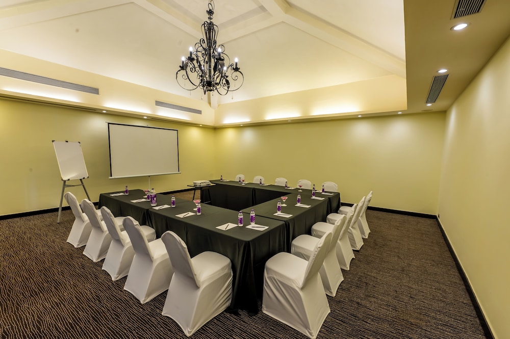 O Hotel Goa, Candolim Beach 37/50