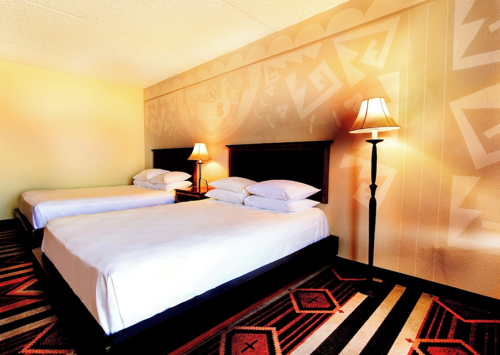 Artist, 2 Double Beds
