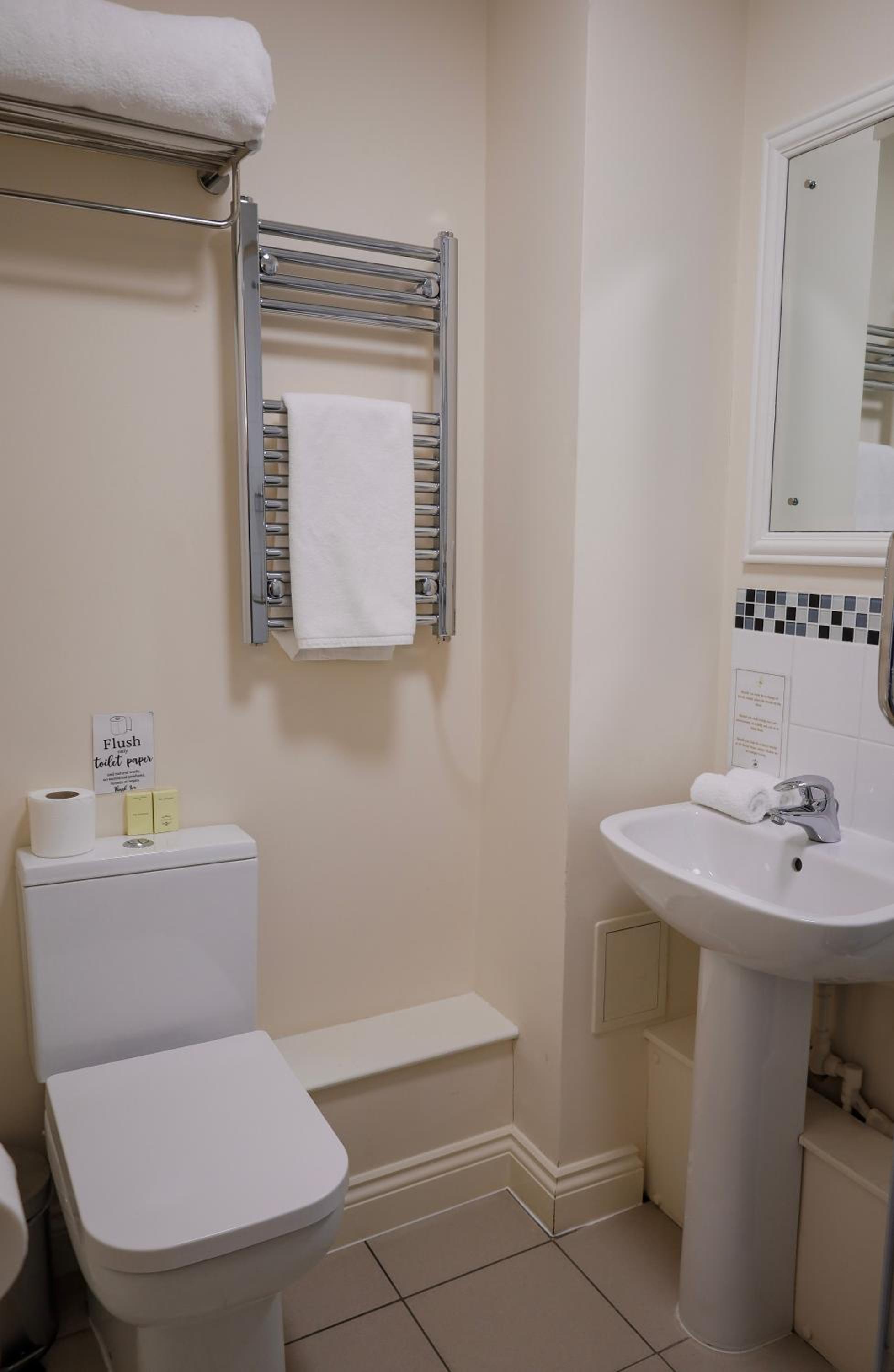 Royal Swan, Ashley Manor - B&B 30/30