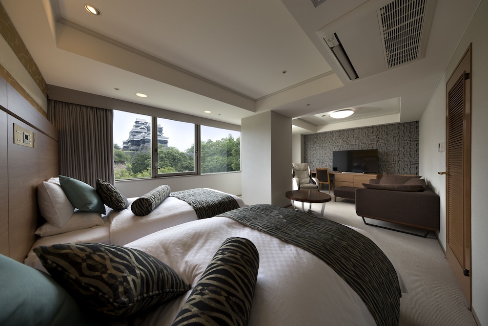 DELUXE, TWIN BEDS, CASTLE VIEW