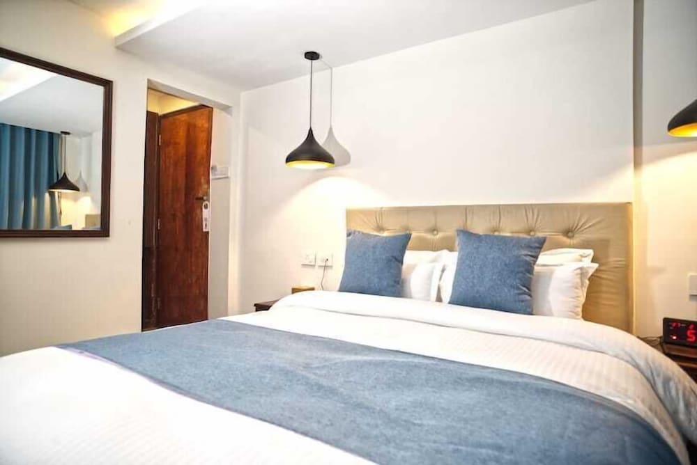 Shatkar Hotel and Spa 7/16