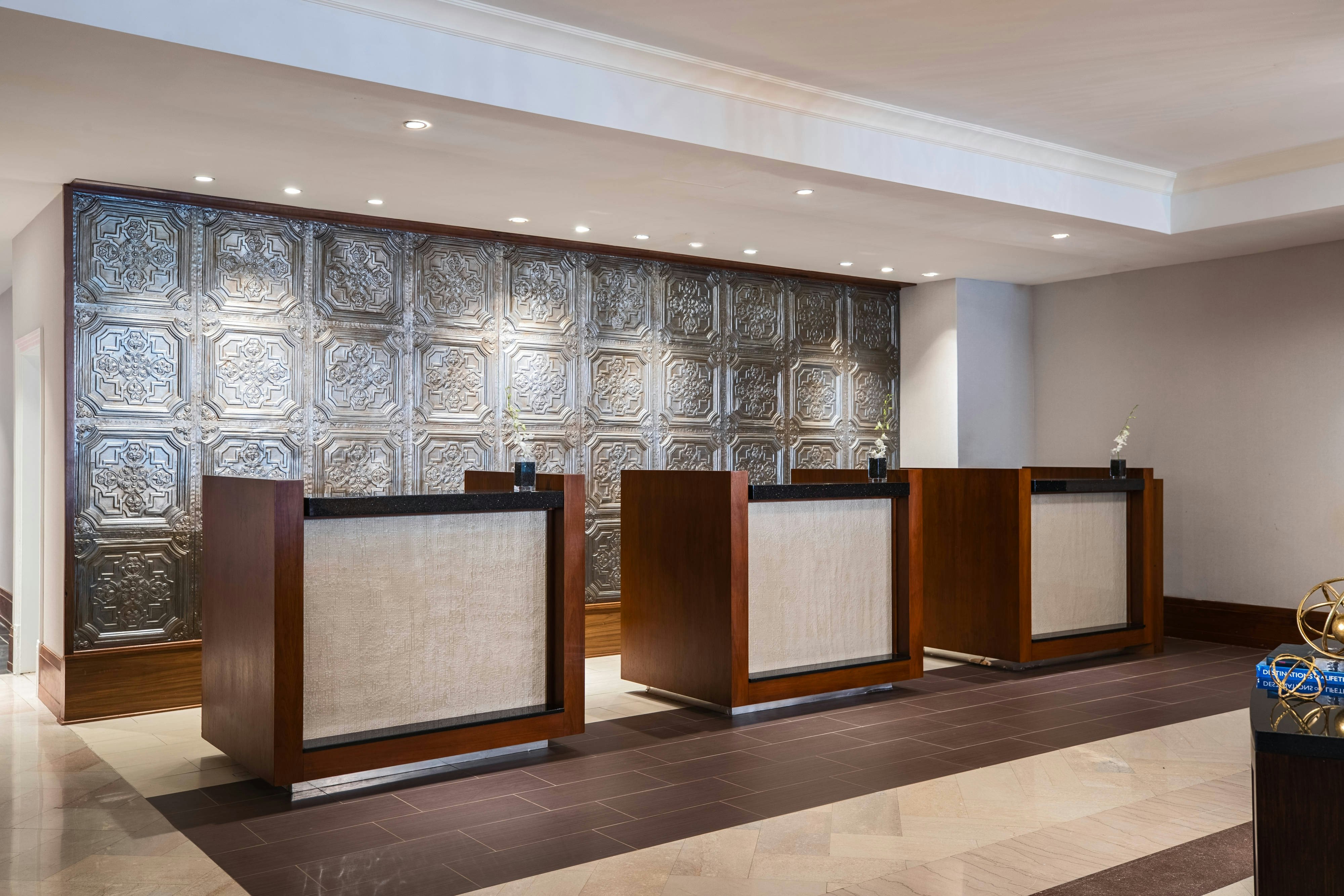 Lobby at Renaissance Des Moines Savery Hotel, DES MOINES - IA