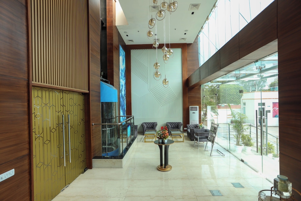 Hyphen Business Hotel 30/50