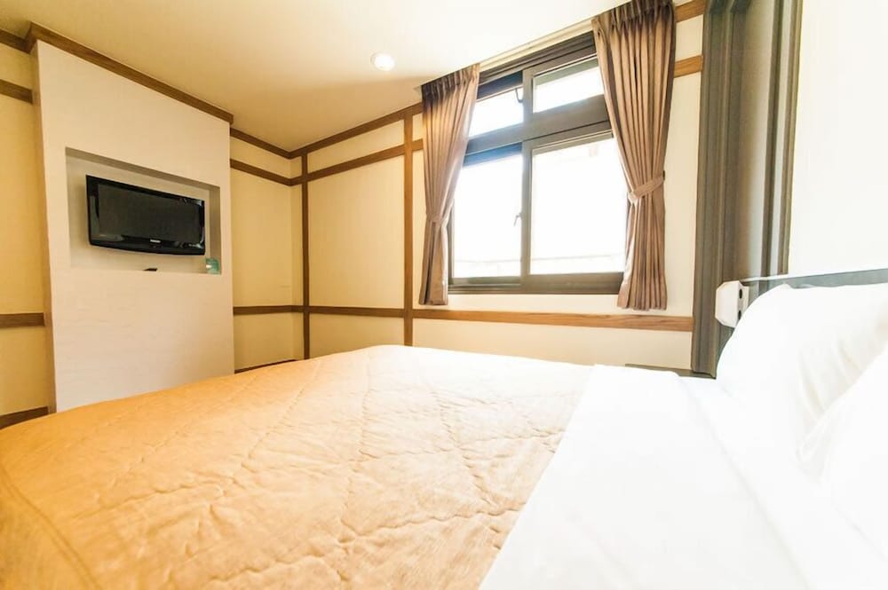 Meifon Hotel 8/31