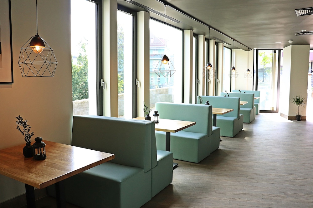 Molo Hotel 34/65