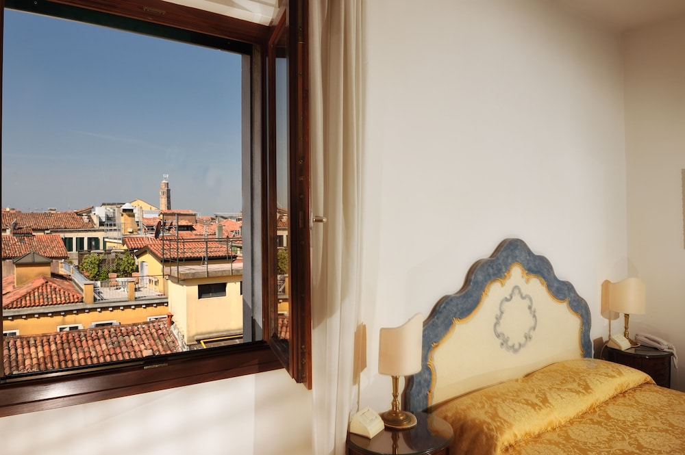 2 BEDROOMS, FAMILY SUITE
