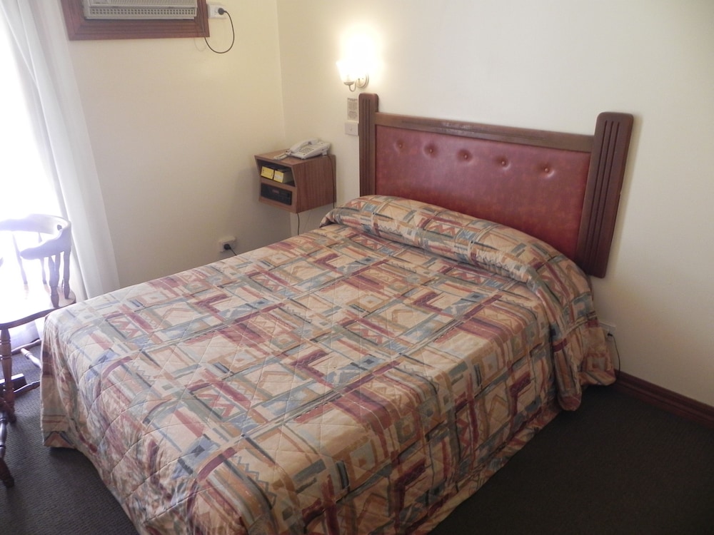 ST GEORGES MOTOR INN 6/35