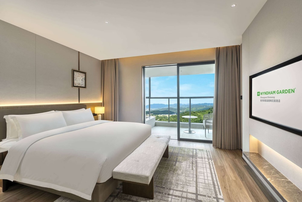 Room, King Bed, Mountain View, Sofa, Hot Spring Bath