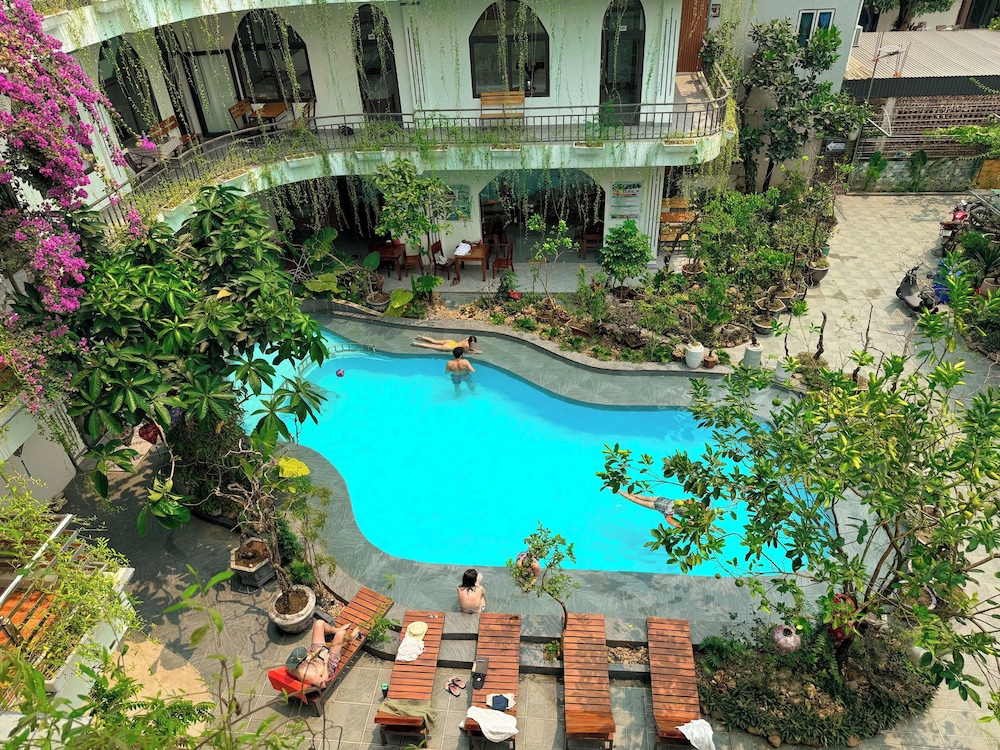 Tuan Ngoc Hotel 69/72