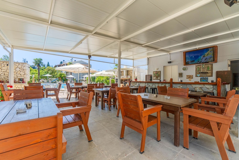 Angela Hotel & Apartments 59/72