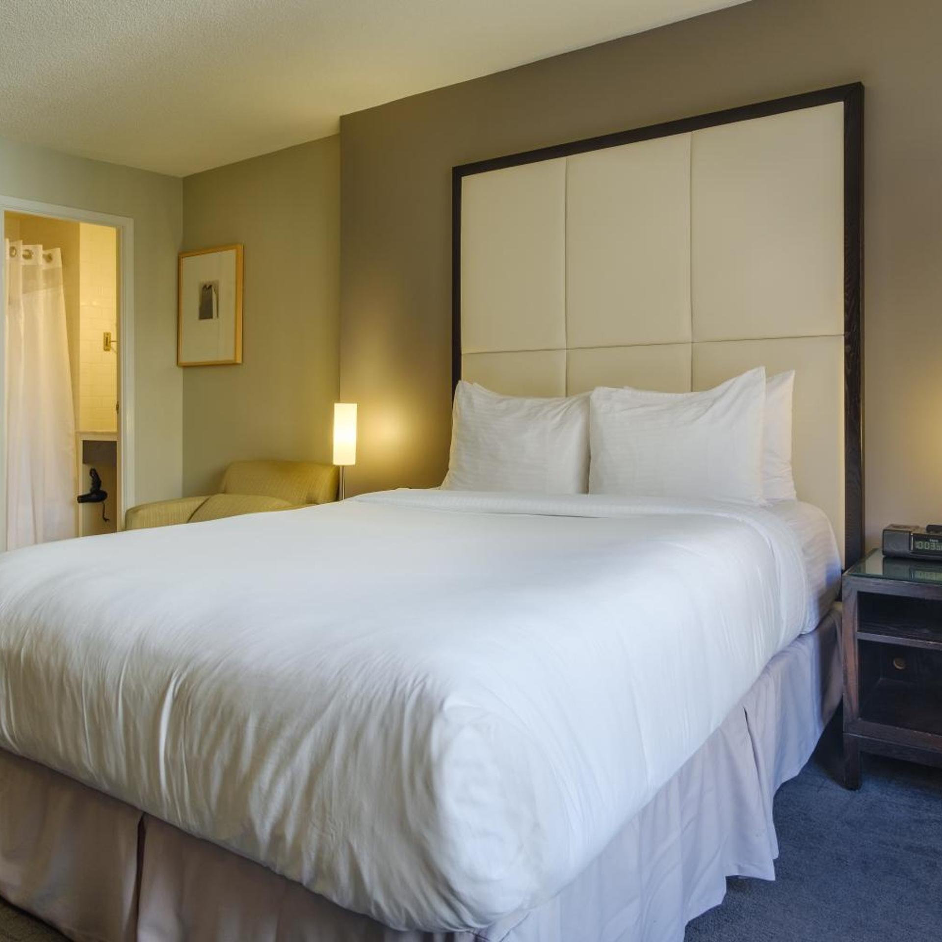 Intimate, King Bed, Queen Bed