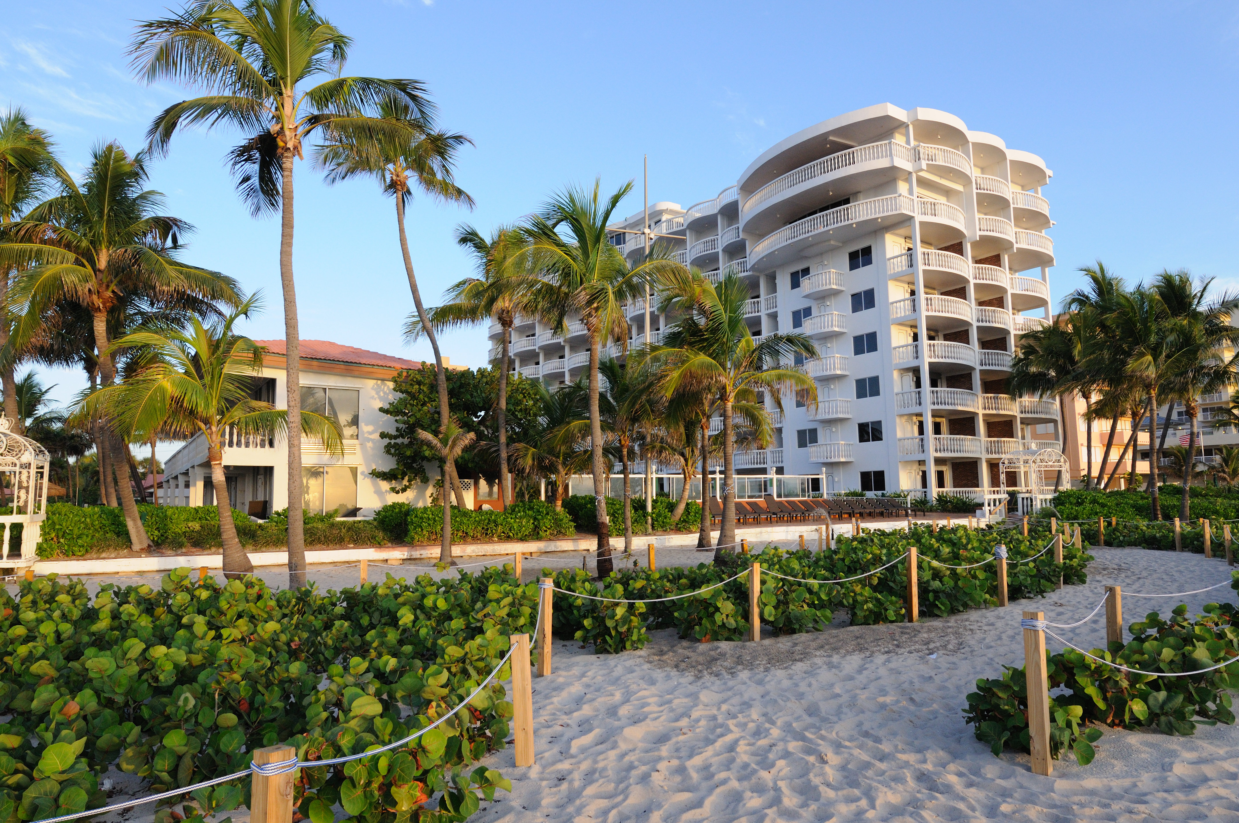 Beachcomber Oceanfront Resort Villas 57/71