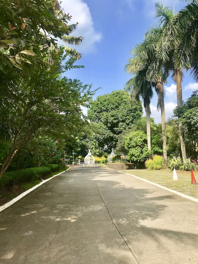 Loreland Farm Resort 57/66