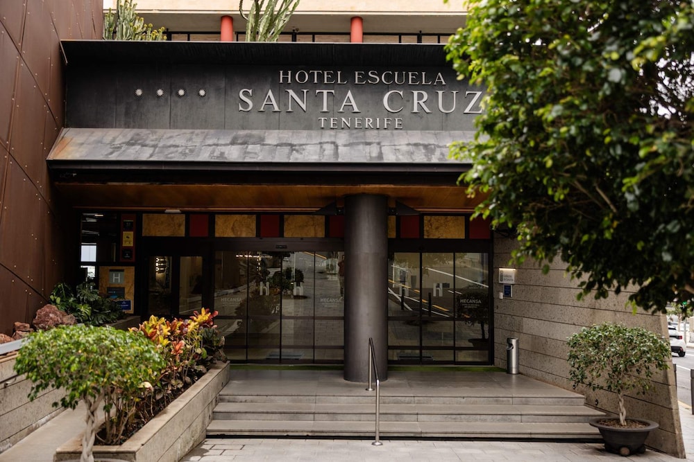 Hotel Escuela Santa Cruz 2/67
