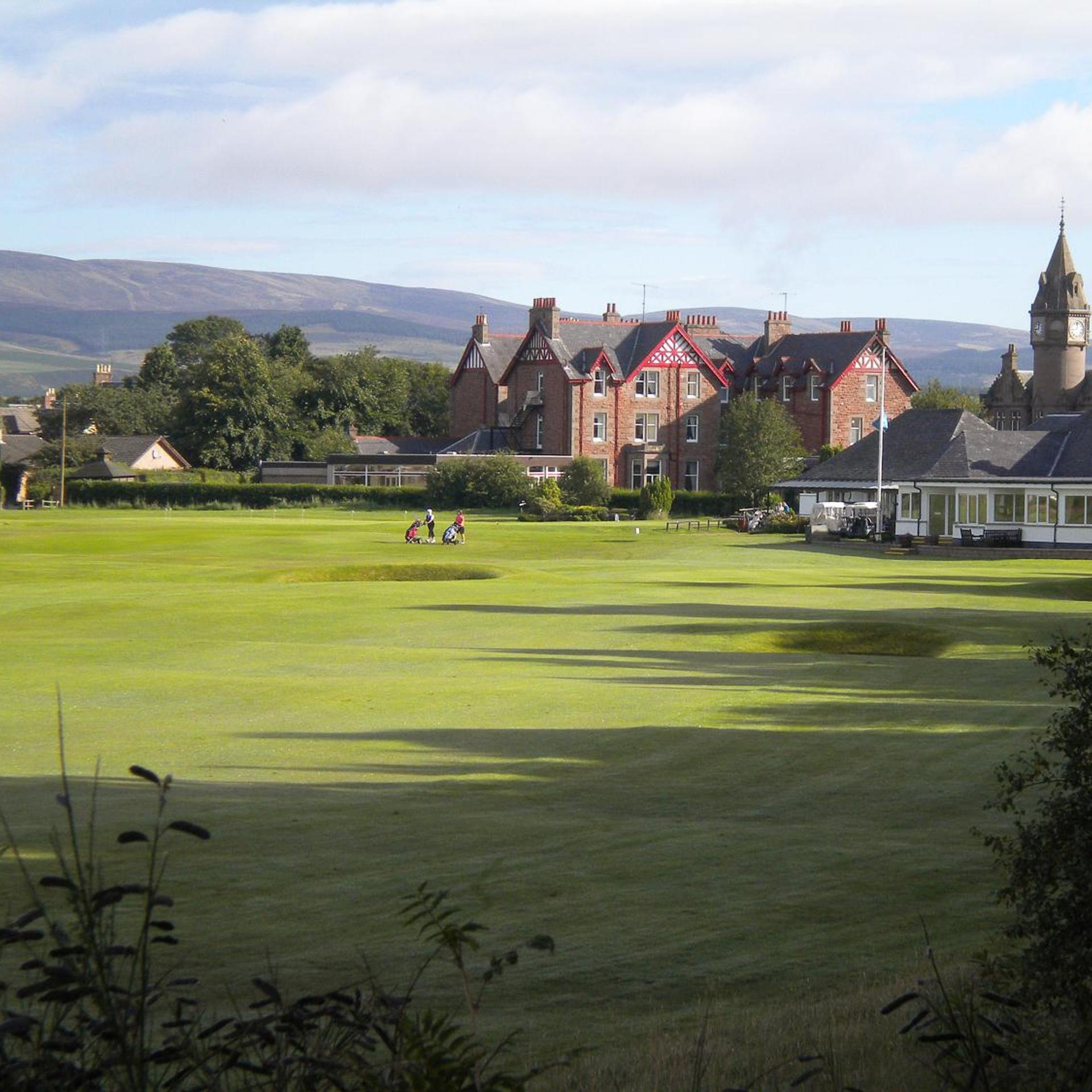 Glenesk Hotel 38/50
