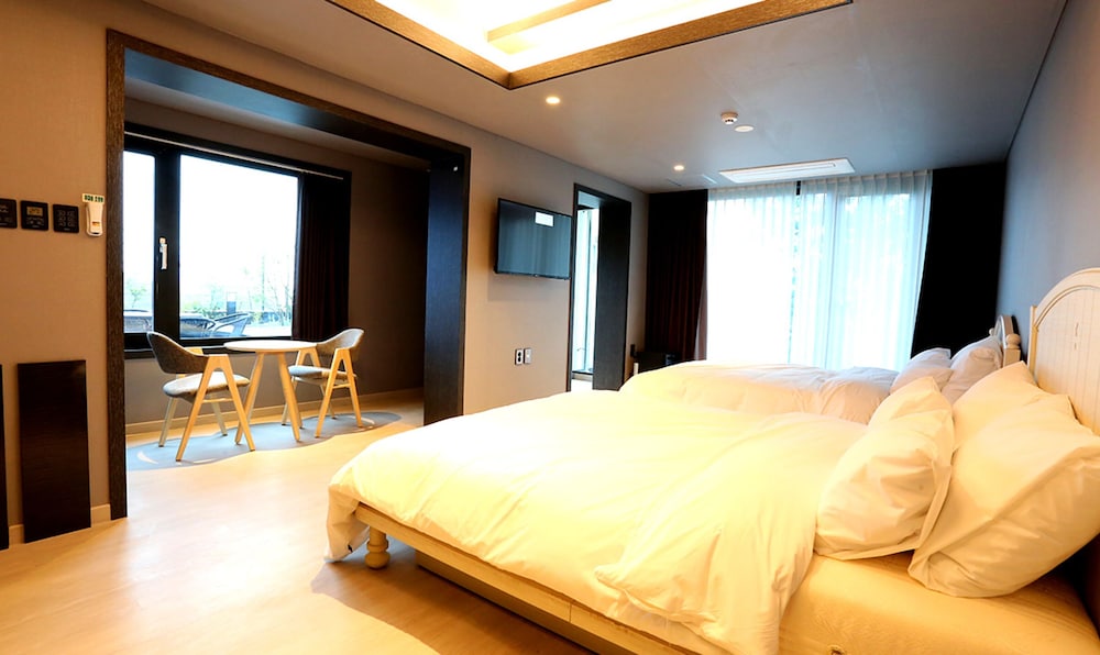 FAMILY, TWIN BEDS, OUTDOOR BATH