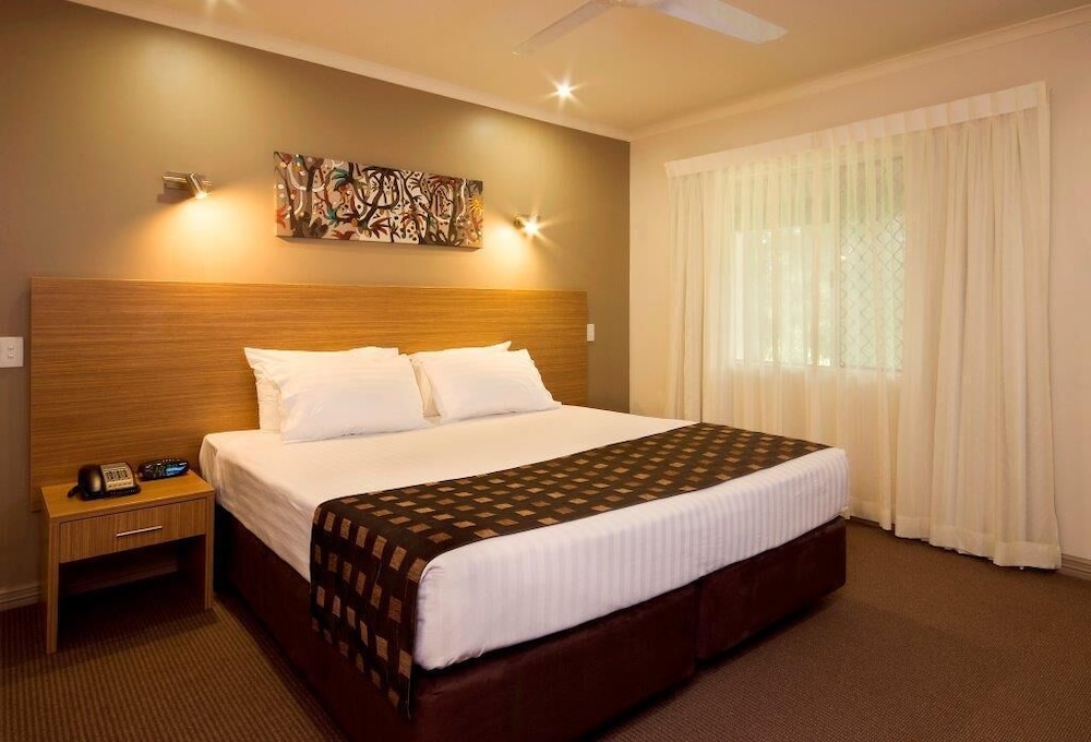 RESORT, KING BED