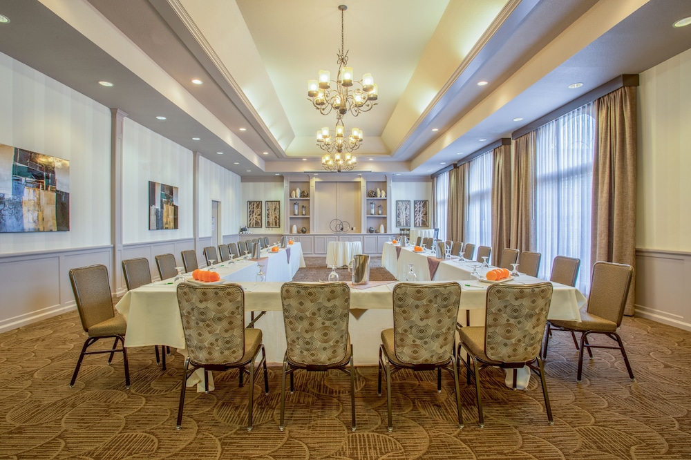 HOLIDAY INN AUBURN 44/57
