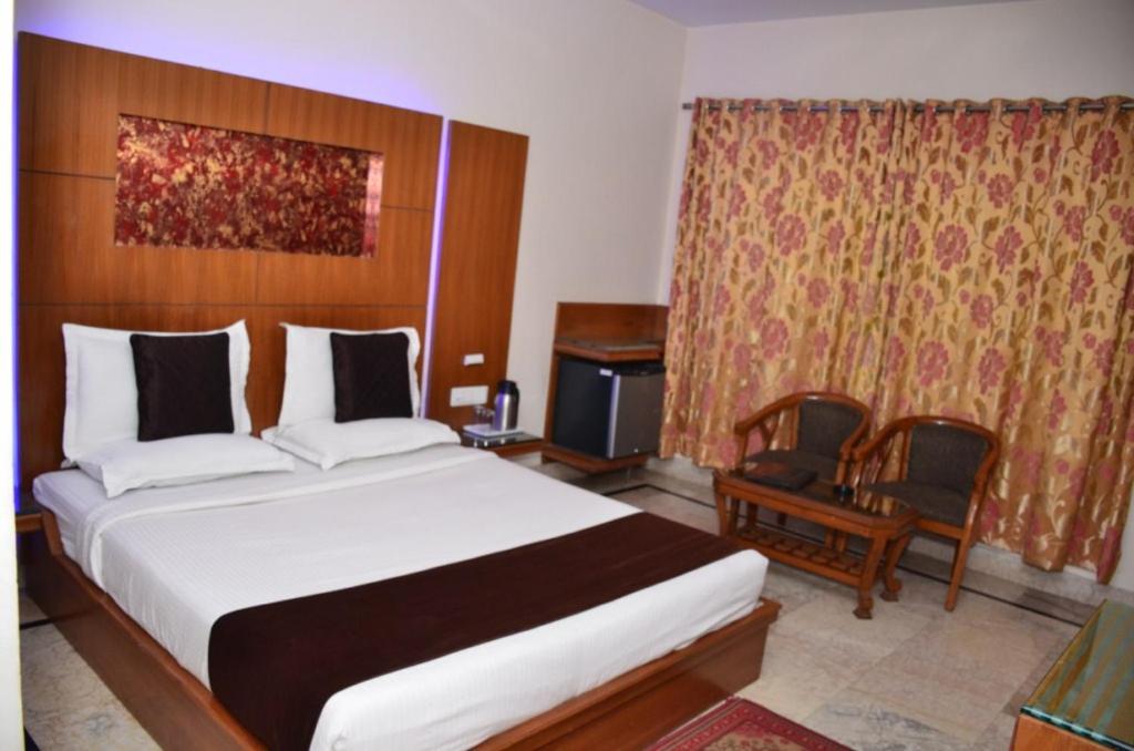 Hotel Basera Brij bhoomi 25/43