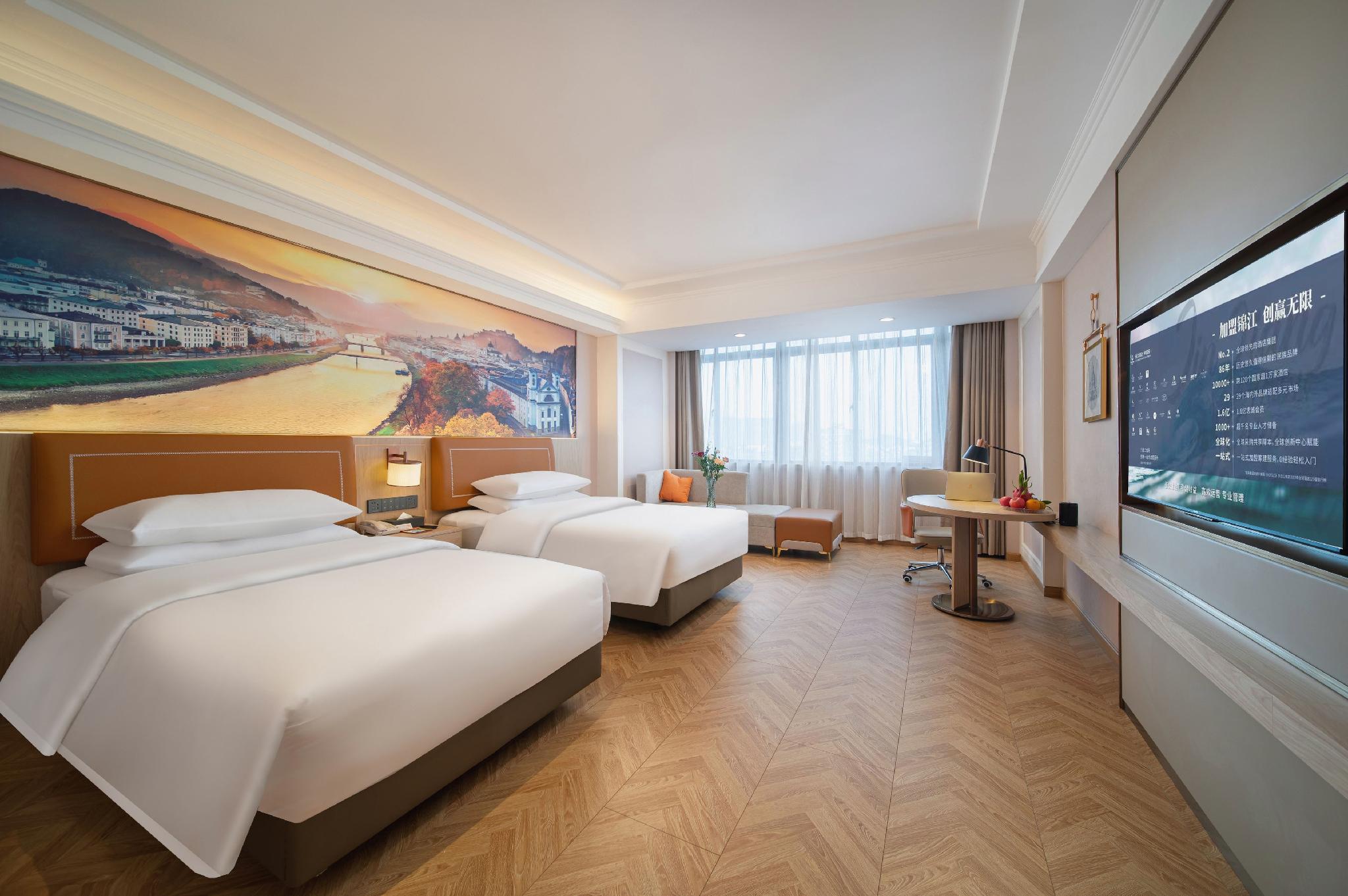 Vienna Hotel (Shenzhen Shuanglong Metro Station Longdong) 22/41