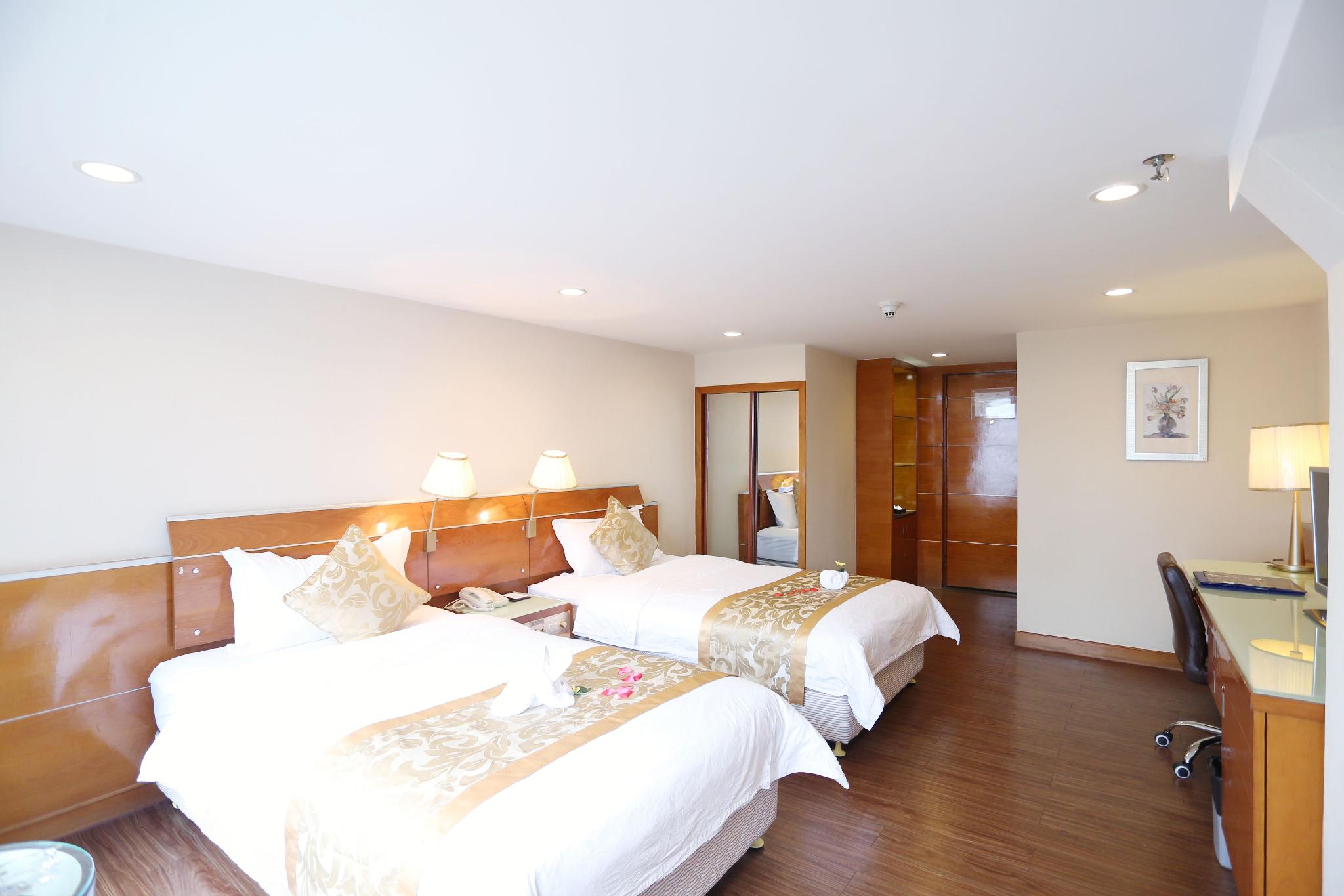 Elegant, Twin Beds, King Bed