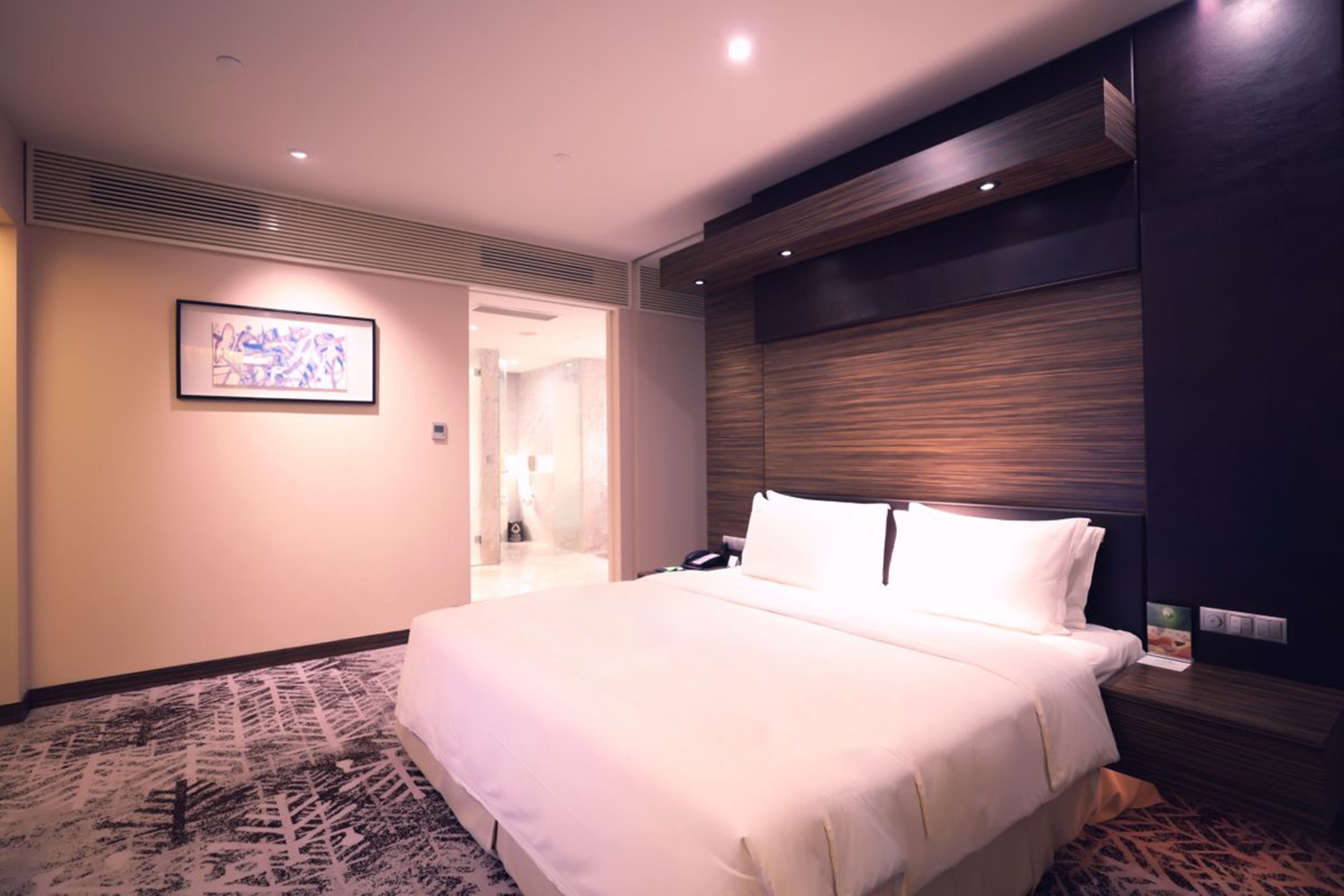 Holiday Inn Shanghai Hongqiao West An Ihg Hotel 16/50