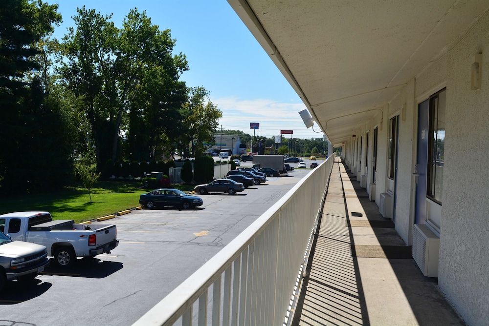 Motel6 Chicopee, MA - Springfield 29/37